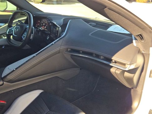 Used 2021 Chevrolet Corvette Stingray Preferred Cpe w/ Z51 Performance Package image 27