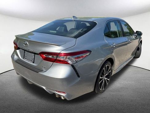 Used 2020 Toyota Camry SE FWD image 12