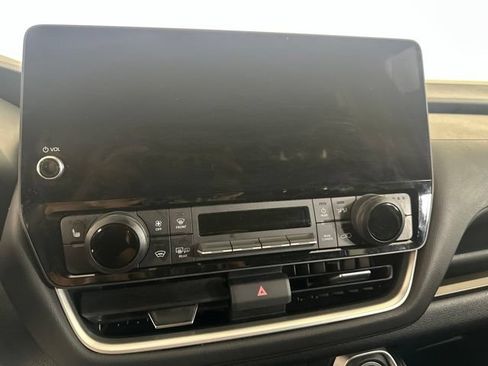 Used 2024 Toyota Grand Highlander AWD image 16
