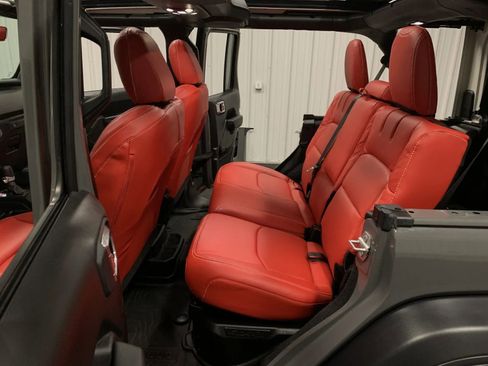 Used 2023 Jeep Wrangler Unlimited w/ Sun & Screen Package image 44