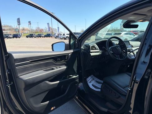 Used 2023 Honda Odyssey Touring image 13