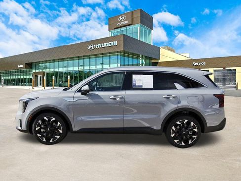 Used 2025 Kia Sorento SX FWD image 9