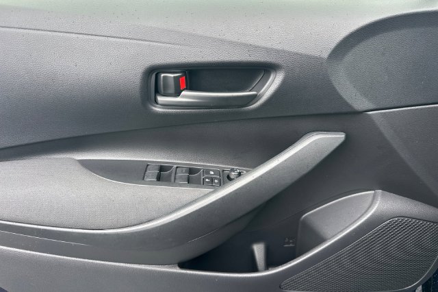 Used 2025 Toyota Corolla LE FWD image 12