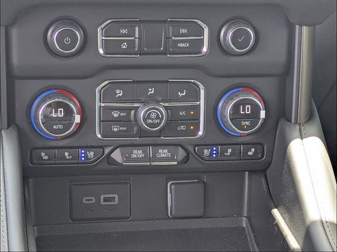 Used 2024 Chevrolet Tahoe High Country RWD image 28