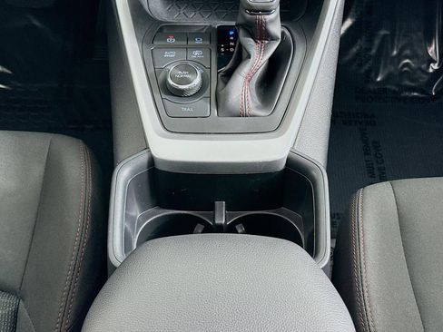 Used 2022 Toyota RAV4 SE w/ Weather & Moonroof Package image 18