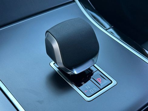 New 2026 Land Rover Range Rover Velar Dynamic SE image 22