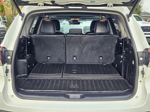 Used 2018 Toyota Highlander XLE image 10
