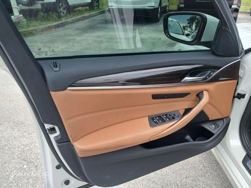 Used 2019 BMW 530i RWD image 12