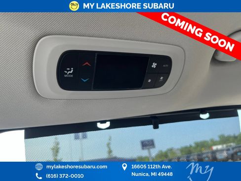 Used 2020 Chrysler Pacifica Touring-L FWD image 18