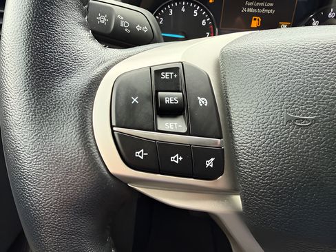 Used 2023 Ford Explorer XLT AWD/4WD image 18