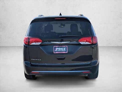 Used 2017 Chrysler Pacifica Touring-L Plus FWD image 8