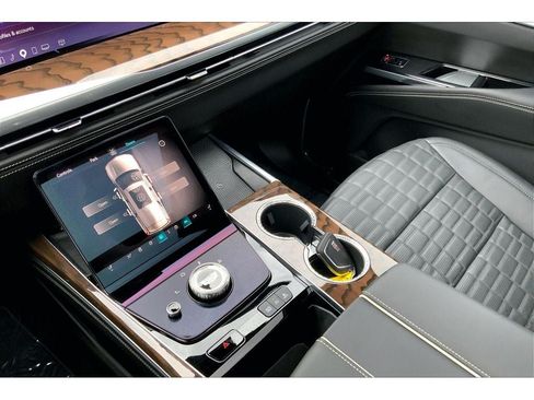 Used 2025 Cadillac Escalade Sport Platinum w/ LPO, ONYX Package AWD/4WD image 19