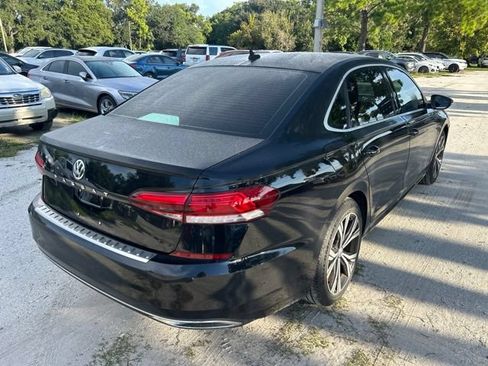 Used 2022 Volkswagen Passat 2.0T SE FWD image 4