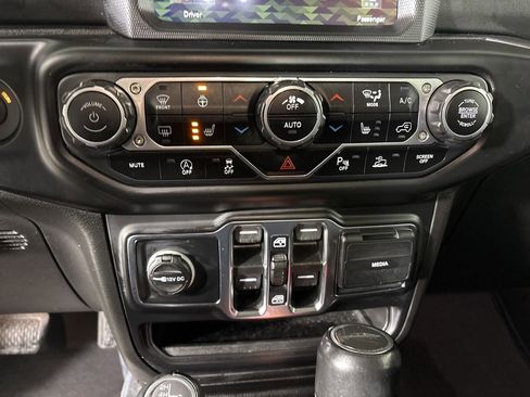 Used 2021 Jeep Gladiator Overland image 18