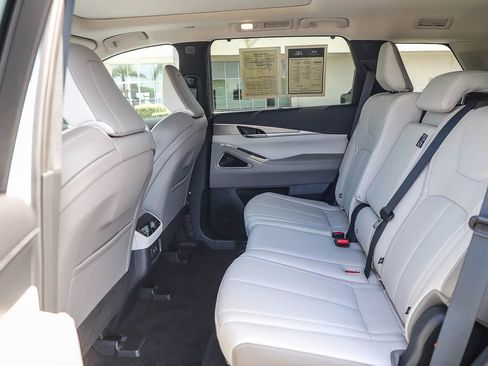 Certified 2026 INFINITI QX60 Luxe w/ Cargo Package FWD image 19