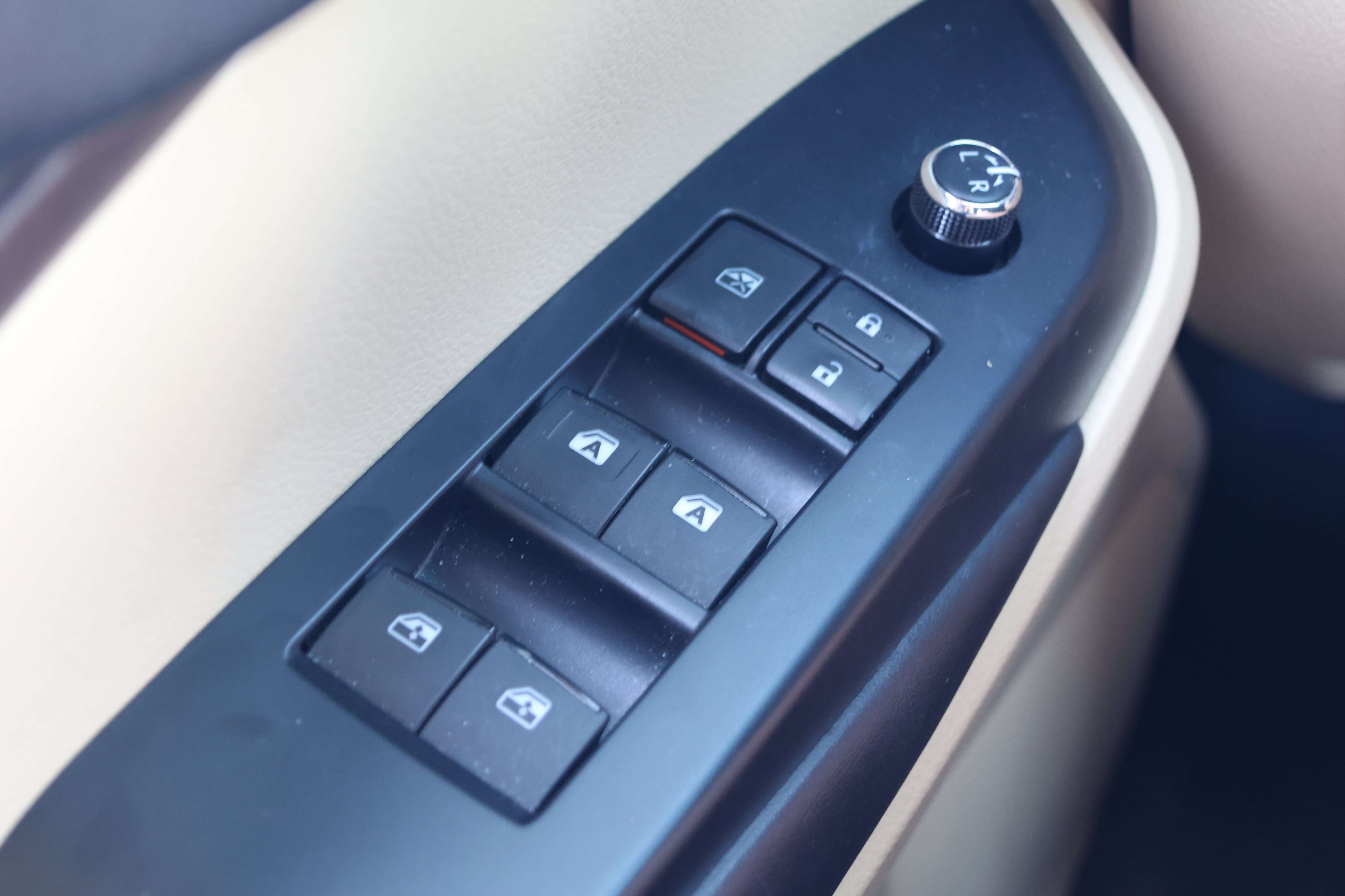 Used 2017 Toyota Highlander XLE AWD/4WD image 13