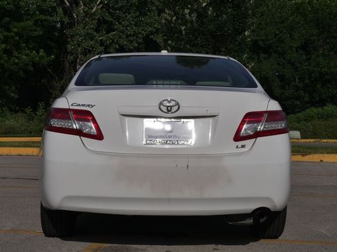 Used 2010 Toyota Camry LE FWD image 12