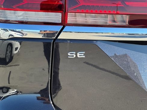 Used 2024 Volkswagen Atlas SE image 23