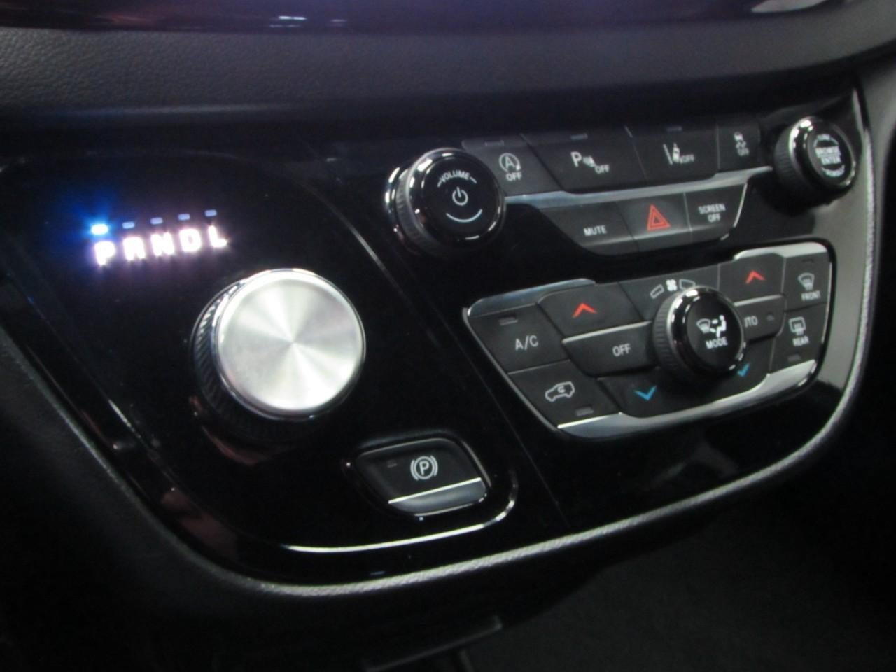 Used 2025 Chrysler Pacifica Select FWD image 30