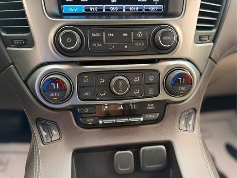 Used 2018 Chevrolet Suburban LT RWD image 50