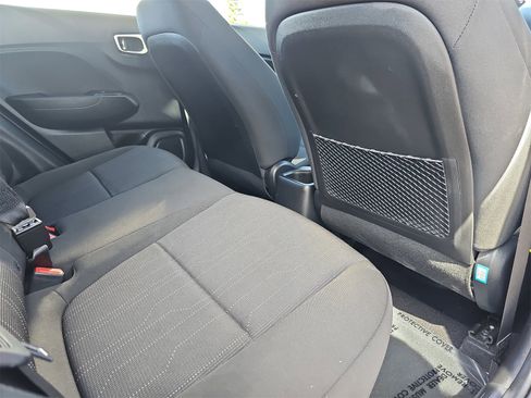 Certified 2022 Hyundai Venue SE image 11