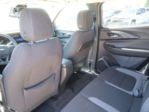 Used 2025 Chevrolet TrailBlazer LT FWD image 25