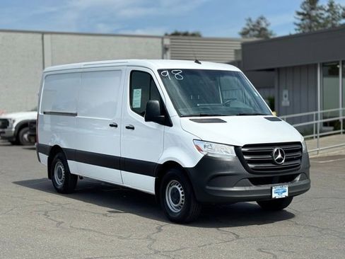 Used 2021 Mercedes-Benz Sprinter 2500 image 2