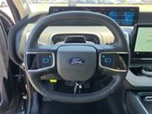 Used 2025 Ford Expedition Active AWD/4WD image 9