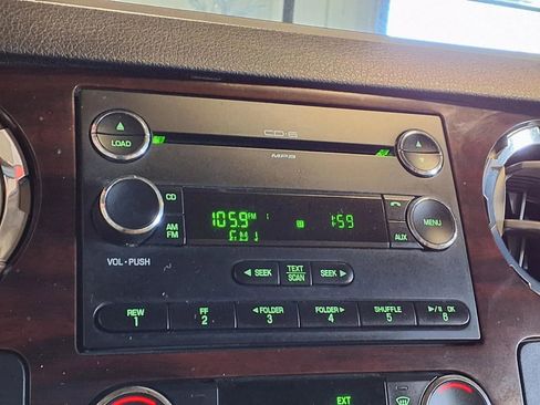 Used 2010 Ford F250 Lariat image 18