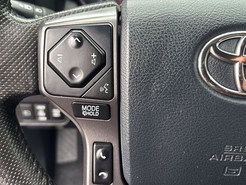 Used 2020 Toyota Tacoma TRD Off-Road w/ Blackout Package AWD/4WD image 32