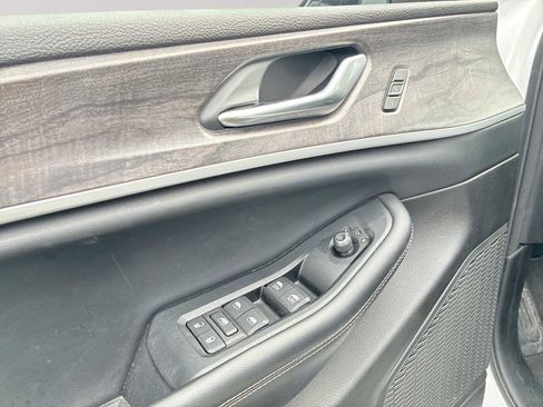 Used 2023 Jeep Grand Cherokee Limited image 23