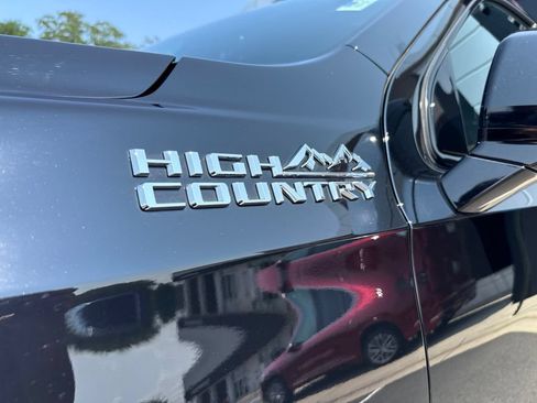Used 2025 Chevrolet Tahoe High Country AWD/4WD image 13