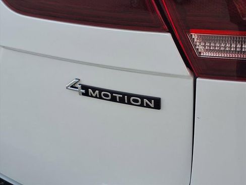 Used 2023 Volkswagen Tiguan SE R-Line image 41