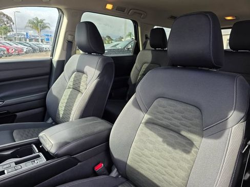 Used 2025 Nissan Pathfinder SV FWD image 17