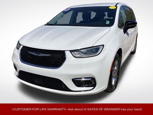 Used 2024 Chrysler Pacifica Touring-L FWD image 6