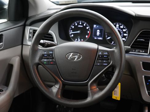 Used 2015 Hyundai Sonata SE FWD image 14