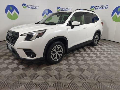 Used 2023 Subaru Forester Premium image 5