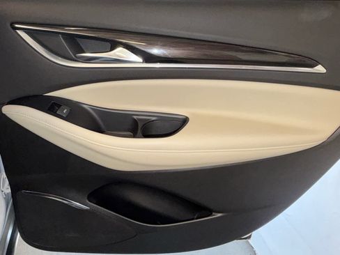 Used 2018 Buick Enclave Essence FWD image 32