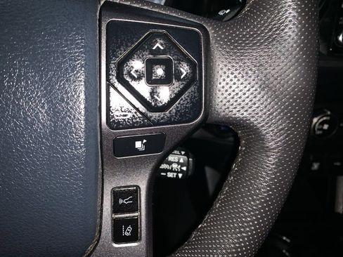 Used 2020 Toyota Tacoma TRD Sport image 27