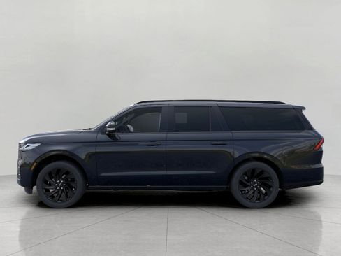New 2026 Lincoln Navigator L Reserve w/ Jet Appearance Package AWD/4WD image 3