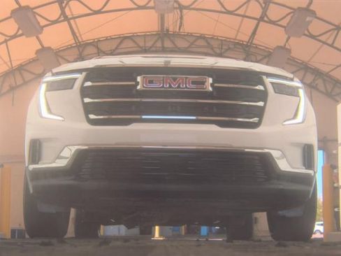 Used 2025 GMC Acadia Elevation FWD image 4