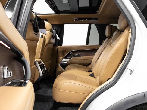 Used 2023 Land Rover Range Rover Autobiography image 38