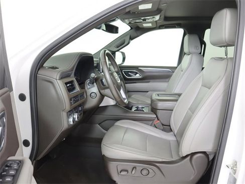 Used 2021 GMC Yukon SLT w/ SLT Premium Package image 12