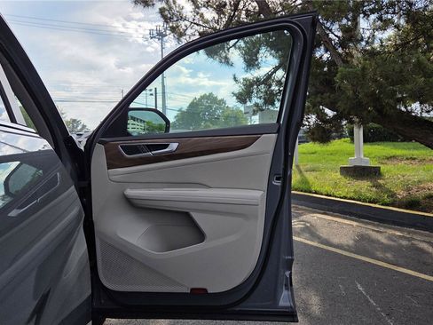 New 2026 Volkswagen Atlas SE FWD image 29
