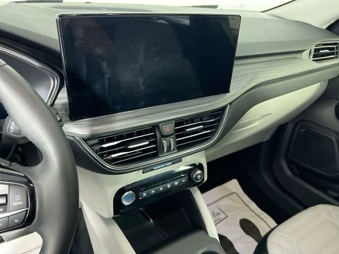 Used 2024 Ford Escape Platinum w/ Premium Technology Package image 24