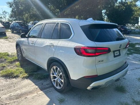 Used 2022 BMW X5 xDrive45e w/ Premium Package AWD/4WD image 3