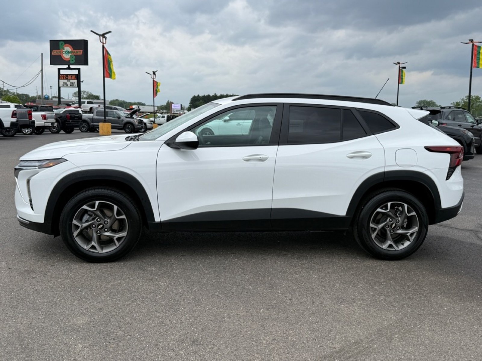 Used 2025 Chevrolet Trax LT w/ LT Convenience Package FWD image 5