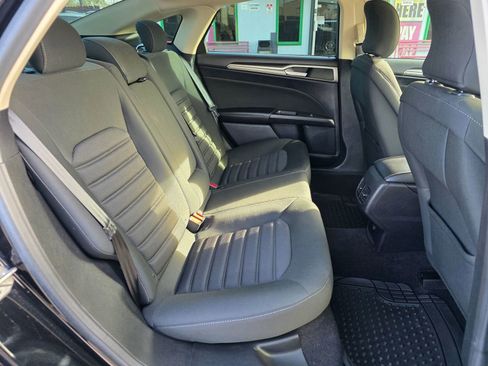 Used 2019 Ford Fusion SE image 11