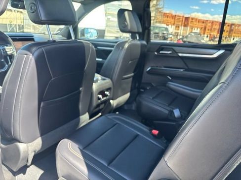 Used 2025 GMC Acadia Elevation w/ Elevation Premium Package AWD/4WD image 28