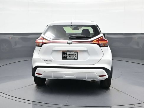 Certified 2025 Nissan Kicks Play S FWD image 8
